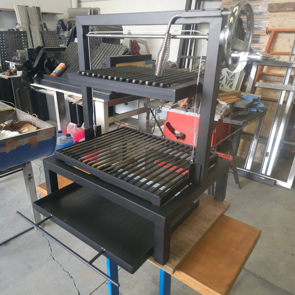 Parrilla Argentina MasterGrill 400  Pro | Bandeja Recoge-Cenizas y Zona de Atemperado #TallerDelBBQ | Sistema Elevable | Leña o Carbón