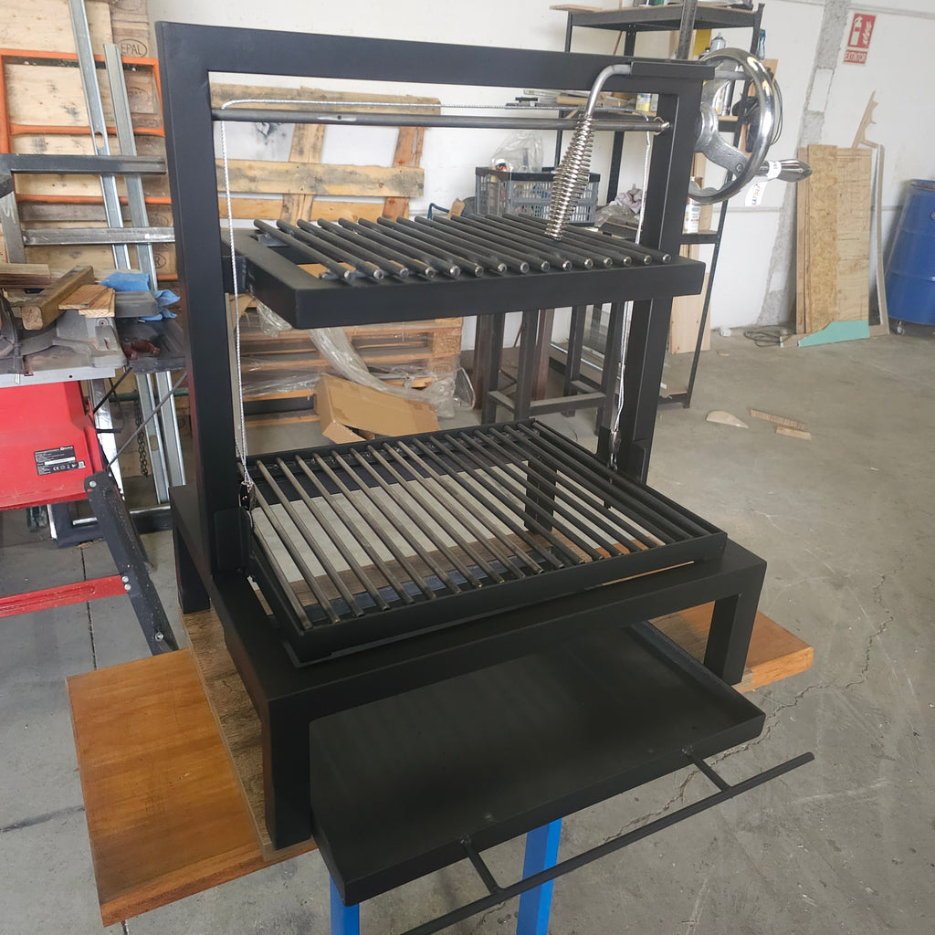 Parrilla Argentina MasterGrill 400  Pro | Bandeja Recoge-Cenizas y Zona de Atemperado #TallerDelBBQ | Sistema Elevable | Leña o Carbón