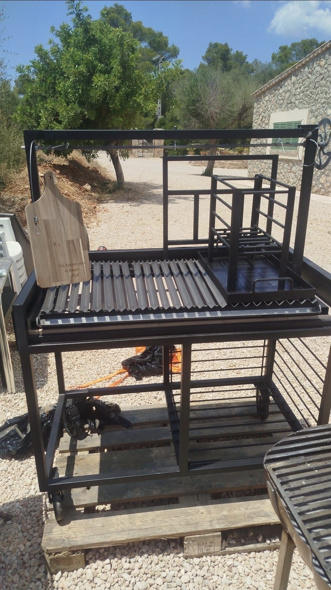 Parrilla Argentina Grill en V Modular #TallerDelBBQ | Sistema Elevable | Para Leña o Carbón | Estilo Santa María | Desmontable  | La Gaucha