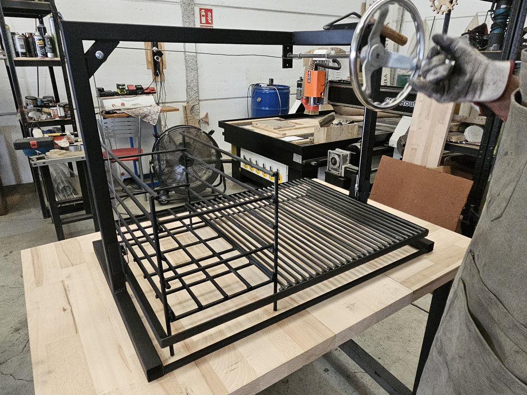 Parrilla Argentina Grill Modular Sistema Elevable Frontal |Tamaño S |70 × 50 × 60 cm #TallerDelBBQ | Estilo Santa María acero reforzado | Frontal, Más Espacio