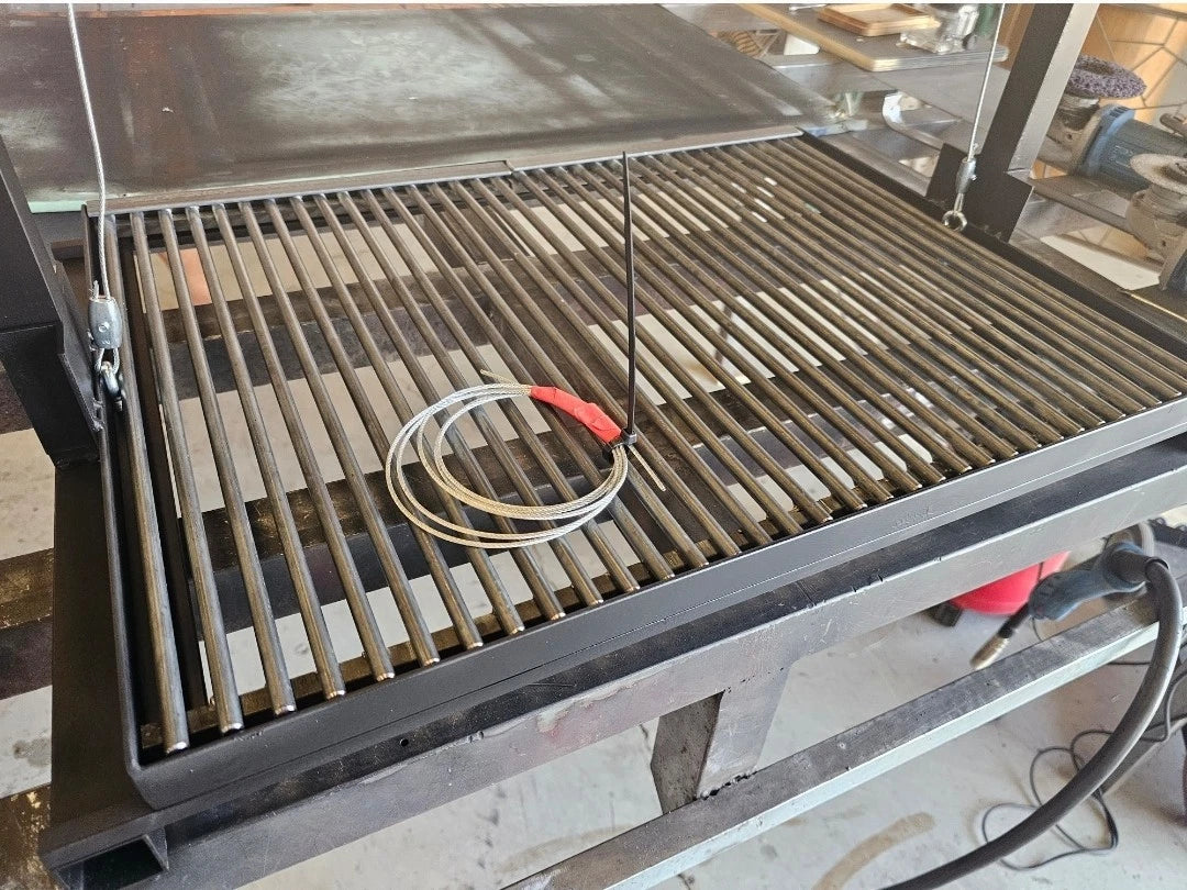 Parrilla Argentina Grill #TallerDelBBQ | Estilo Santa María Acero  | Sistema Elevable | Para Leña o Carbón | Modelo La Reja | Parrilla Fija